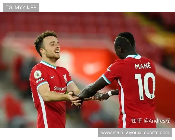 武汉三镇菲尔米诺站位精准，提前预判完成关键拦截